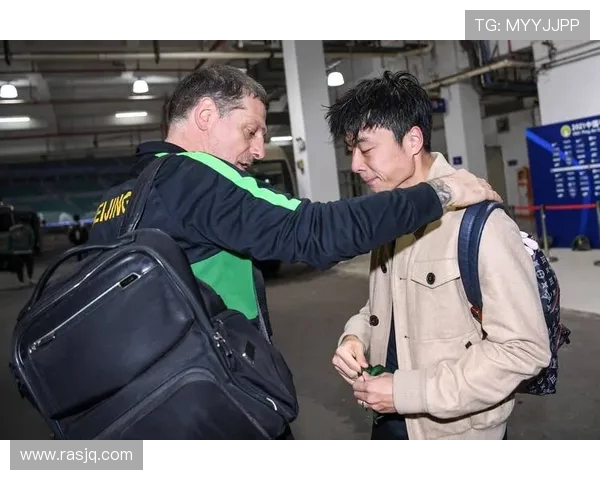 李磊侯森赛后发声:球员担责 国安与球迷共渡难关 李磊侯森赛后发声:球员担责 国安与球迷共渡难关